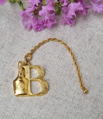 BRELOC VINTAGE DIN METAL AURIU, DECAT PARIS foto