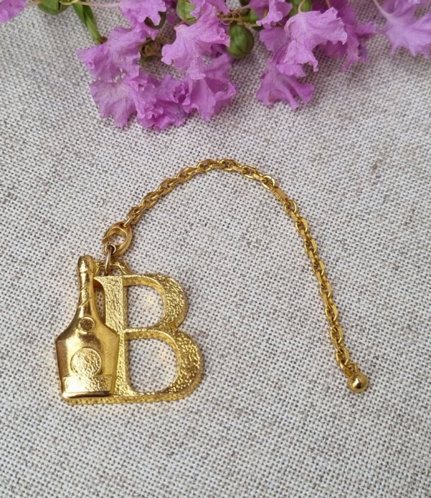 BRELOC VINTAGE DIN METAL AURIU, DECAT PARIS