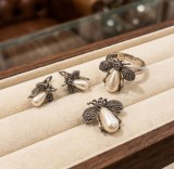 Cumpara ieftin Set Complet din Argint 925 , zVintage Honeybee, , Inel, Cercei E i BroE a cu Marcasite E i Perle Lacrima, 11.7g