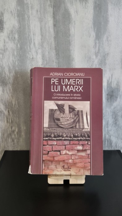 Adrian Cioroianu - Pe umerii lui Marx