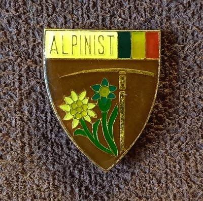 Insigna Turism - &amp;quot;FLOARE de COLT&amp;quot; - ALPINIST - ROMANIA foto