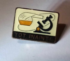 Insigna cu ac, pionier Tot inainte - 2