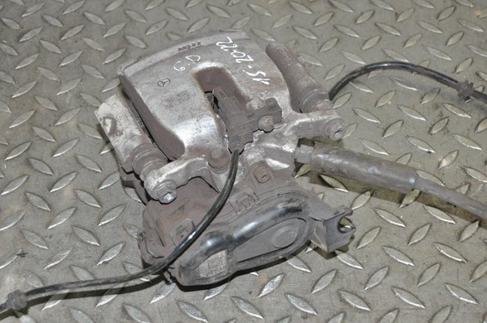 Etrier de fr&acirc;nă dreapta spate MERCEDES-BENZ SL R231 2017 10646928