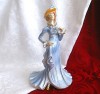 BIBELOU FIGURINA PORTELAN CURTEA DE ARGES FEMEIE IN TINUTA DE EPOCA 24.5 CM