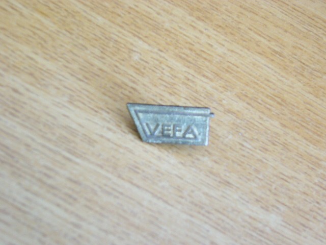 QW9 N4 7 - insigna - inscriptia VEFA