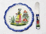 Cumpara ieftin Farfurie si cutit ornamental HB Quimper Henriot France,&icirc;n cutia originală.