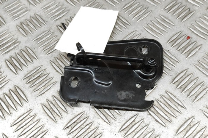 Zăvor de siguranță capota AUDI A3 Sportback 8VA, 8VF 2018 OEM: 8V0823185C 30494824