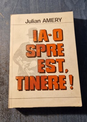 Ia-o spre est , tinere! Julian Amery foto