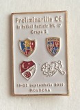 QW9 N8 80 - insigna - tematica sport - fotbal - Preliminariile CE fotbal feminin sub 17 ani - Moldova 2019