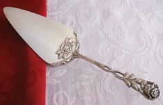 PALETA ARGINTATA PLACATA CU ARGINT DECOR CU TRANDAFIRI 21 CM