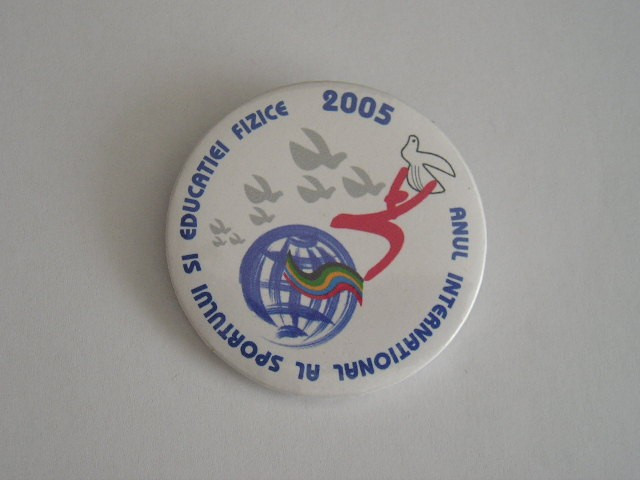 M3 I 27 - Insigna - tematica sport - anul international al sportului 2005