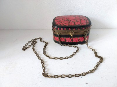 * Poseta mica, vintage, papier mache, Kashmir, cu margine, incuietoare si lant de metal, 12x10x6.5cm foto