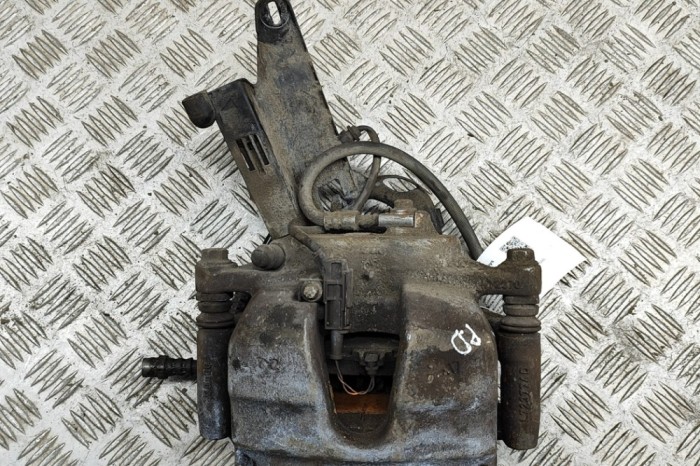 Etrier de fr&acirc;nă dreapta față MERCEDES-BENZ EQB X243 2022 OEM: A2474214400 23614162