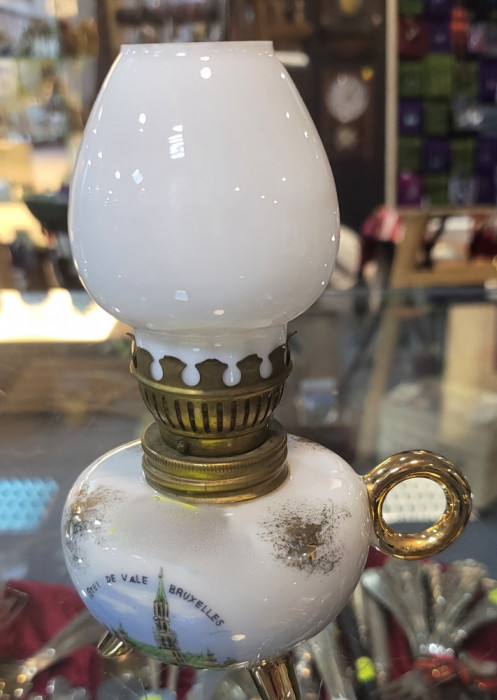 Lampă de portelan cu ulei