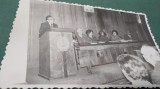Cumpara ieftin FOTO TIP CARTE POSTALA SEDINTA DE PARTID IN COMUNISM