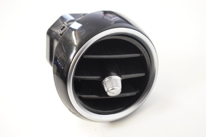Gura de ventilație planșa de bord MERCEDES-BENZ C W205 2014 OEM: A2058300201 11130086