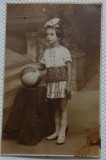 Fotografie tip Carte postala, Fetita cu mingea, perioada interbelica