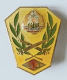 INSIGNA ARTILERIE SPECIALIST DE CLASA 1 ARMATA MINISTERUL APARARII ARTILERIST ( CITITI DESCRIEREA )