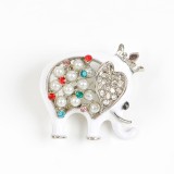 Brosa martisor elefant alb cu perle