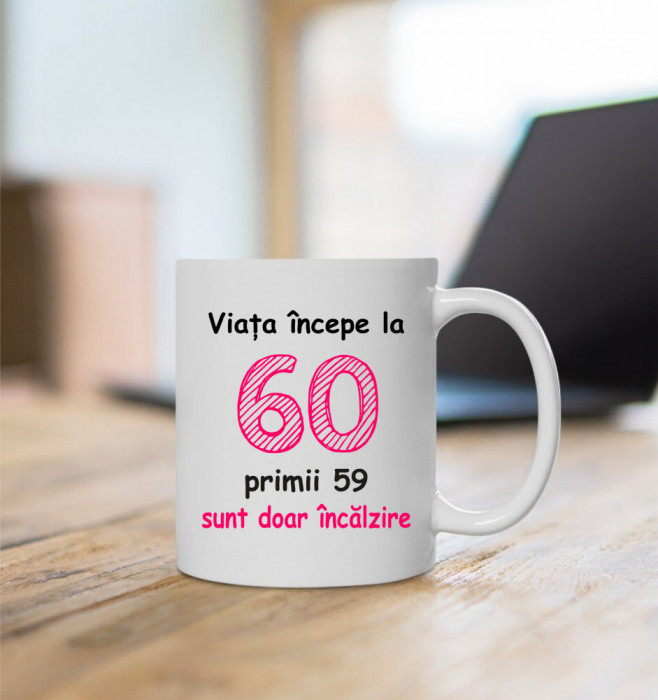 Cană personalizată &quot;Viața &icirc;ncepe la 60...&quot;2 Termosensibila - Rosu interior