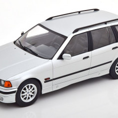 Macheta BMW Seria 3 325i Touring E36 Break 1995 silver - MCG 1/18