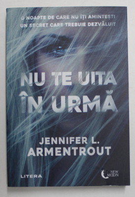 NU TE UITA IN URMA de JENNIFER L. ARMENTROUT , 2022 foto