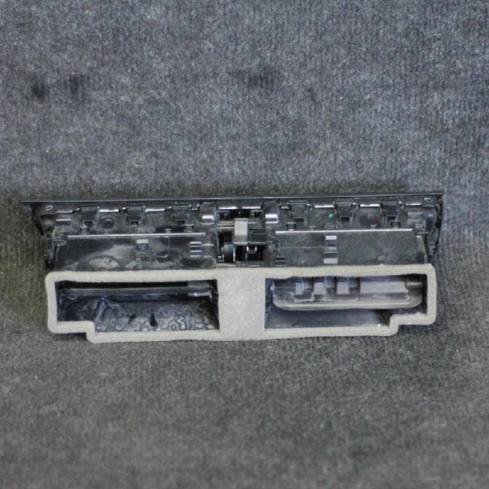Gura de ventilație planșa de bord AUDI A5 8T3 2015 OEM: 8T2820951D 1963935