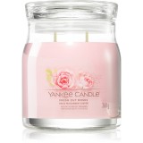 Yankee Candle Fresh Cut Roses lum&acirc;nare parfumată 368 g