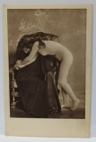 TANARA NUD , APLECATA PESTE FOTOLIU , CARTE POSTALA CU SUBIECT EROTIC , ANII ' 20
