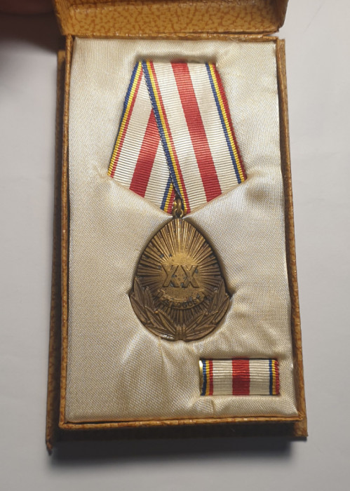 Medalia A 20 a Aniversare a Eliberarii Patriei 1944 1964 la Cutie