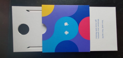 Invelitoare originala card Revolut, din carton foto