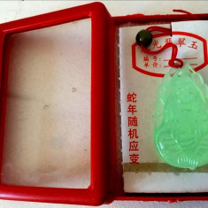 * Talisman zodiac chinezesc: sarpele, pandativ plastic verde imitatie jad, 3.5cm
