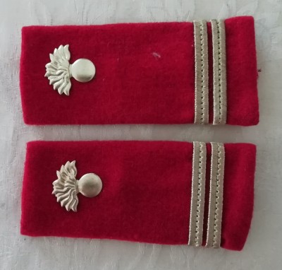 C2 13 - Grade militare - locotenent infanterie - piesa de colectie! foto