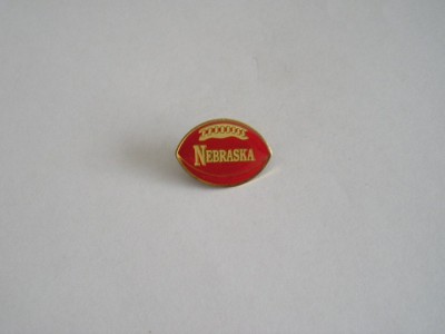 QW9 N4 85 - insigna - tematica sport - fotbal american - Nebraska foto
