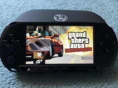 PlayStation PSP E1004 60 jocuri Modat 64Gb Husa incarcator GTA GOD OF WAR STAR WARS