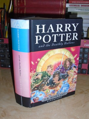 J.K. ROWLING - HARRY POTTER SI TALISMANELE MORTII , EDITIA 1-A , LONDRA , 2007 foto