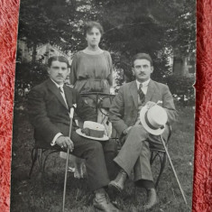 Fotografie tip carte postala, 2 barbati si o femeie la Govora 1921
