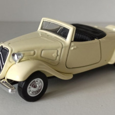 Macheta Citroen Traction Avant Cabriolet 1940 alb - Welly 1/36