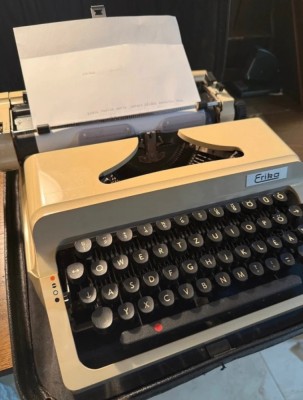 Masina de scris Erika, perfect functionala foto