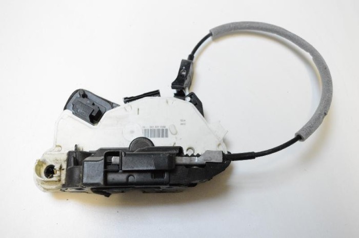 &Icirc;ncuietoare ușă dreapta față VW GOLF VII 5G1, BQ1, BE1, BE2 2015 OEM: 5K2837016D | 2650117