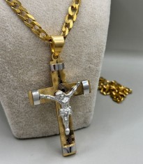 Set Barbati Inox Auriu &ndash; Lant Cuban Si Pandantiv Cruce Cu Iisus LC128V