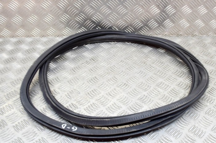 Garnitura ușă dreapta spate PORSCHE MACAN 95B 2015 OEM: 95B833721,95B.833.721 | 13613793