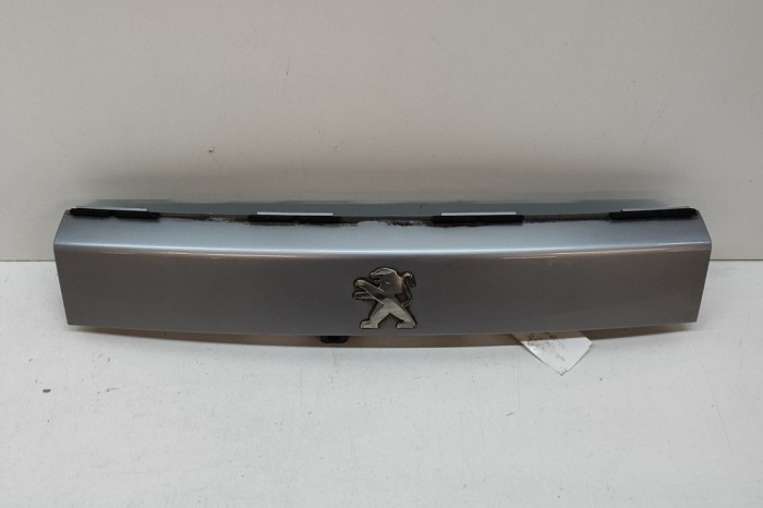 Ornament lampa număr de &icirc;nmatriculare PEUGEOT 2008 II 2021 OEM: 9828080180,9828080080 28136731