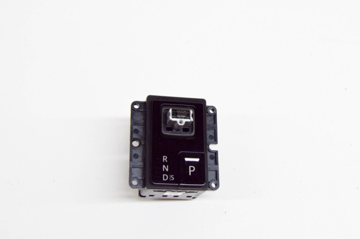 Timonerie cutie de viteze JAGUAR F-PACE X761 2022 OEM: M8A2-14C561-DB,M8A2-14C559-CA,M8A2-14E344-DB 15990181