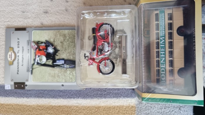 Se vinde machete moto si autobus