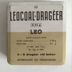 * Cutie veche de tabla drajeuri farmacie Leocoal-Drageer Leo, Suedia, 8x8x2 cm