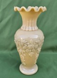 VECHE VAZA DIN OPALINA CU MODEL FLORAL IN RELIEF