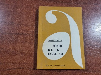 Omul de la ora 13 de Dragos Vicol foto