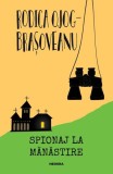 Spionaj la mănăstire