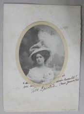 STUDIO DUGUY , PARIS , TANARA CU PALARIE , FOTOGRAFIE IN MEDALION , 1908